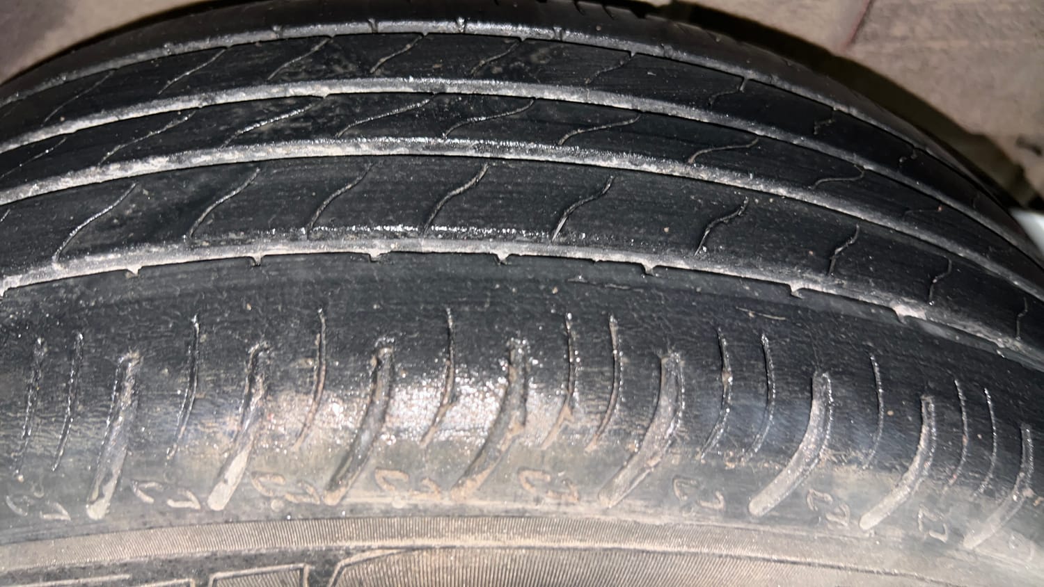 Used 2022 Renault Kiger RXT (O) MT Dual Tone Petrol Manual tyres LEFT REAR TYRE TREAD VIEW