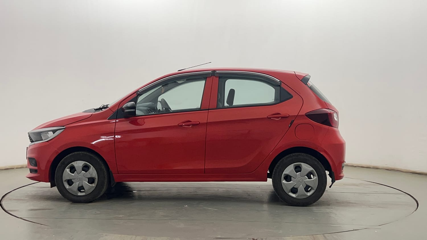 Used 2022 Tata Tiago XTA Petrol Automatic exterior LEFT SIDE VIEW