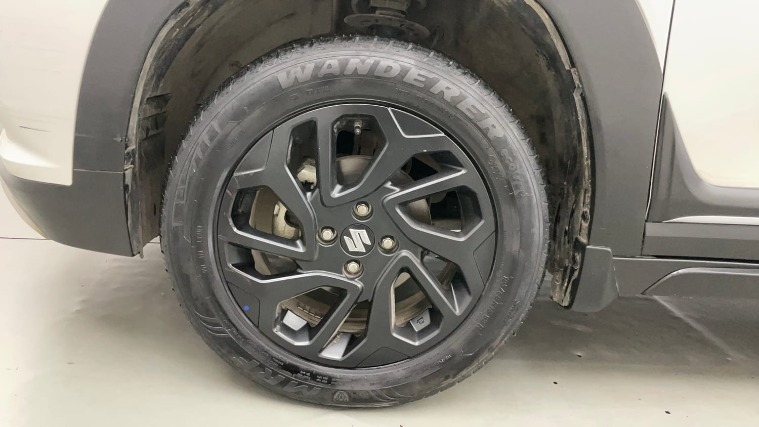 Used 2024 Maruti Suzuki Fronx Delta Plus 1.2L AGS Petrol Automatic tyres LEFT FRONT TYRE RIM VIEW