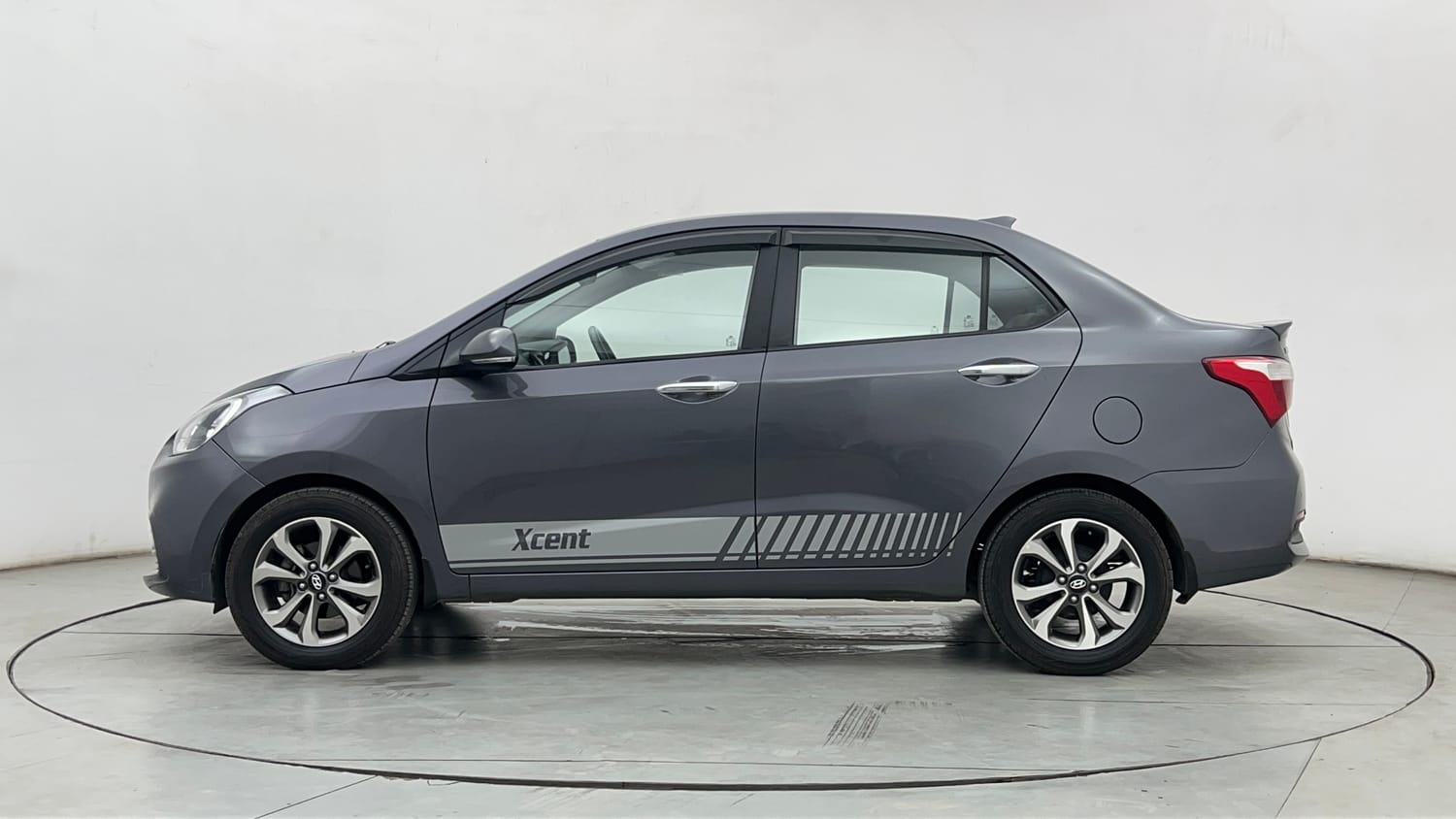 Used 2018 Hyundai Xcent SX (O) Petrol Manual exterior LEFT SIDE VIEW