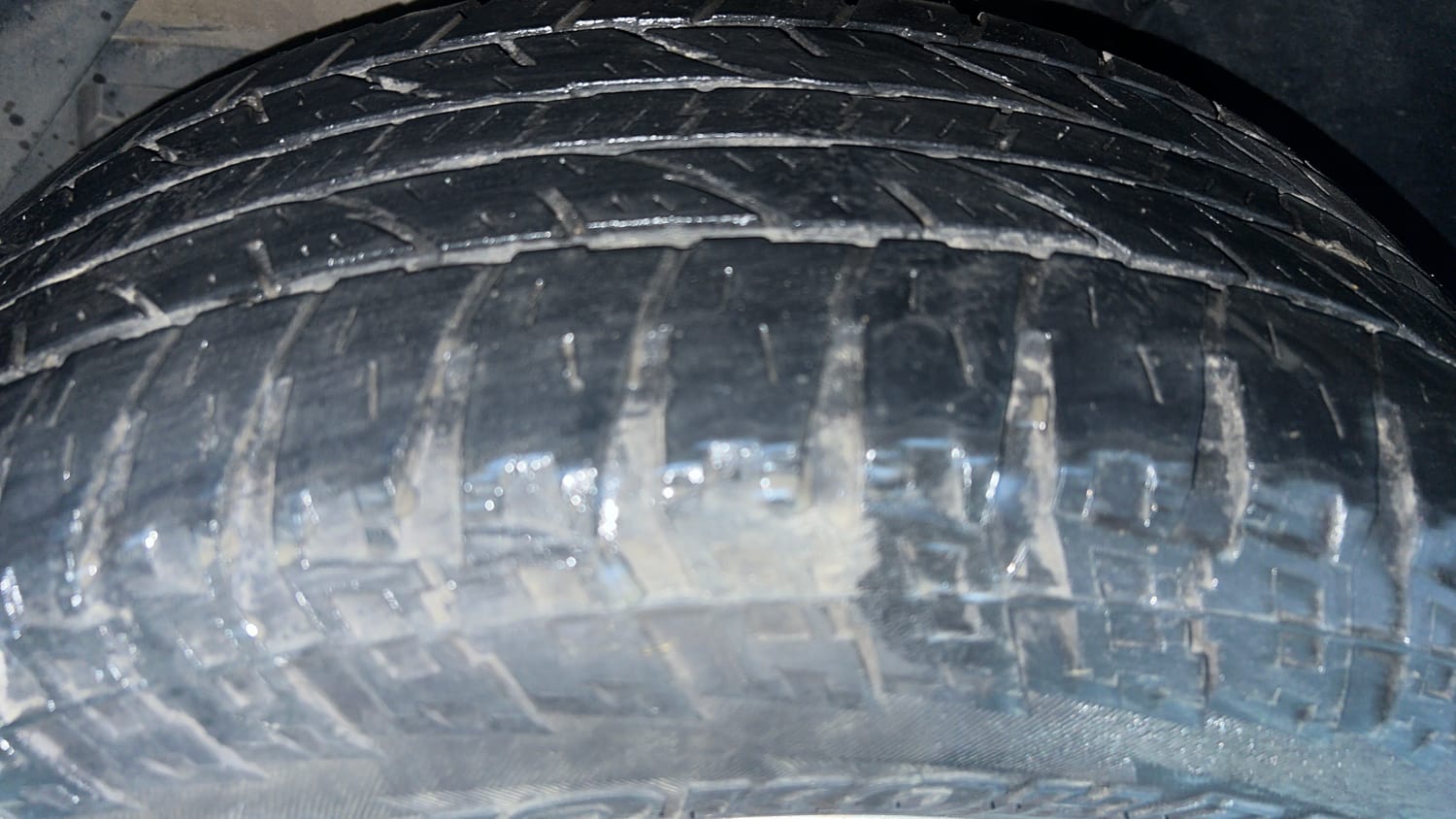 Used 2018 Mahindra XUV500 W9 Diesel Manual tyres LEFT FRONT TYRE TREAD VIEW