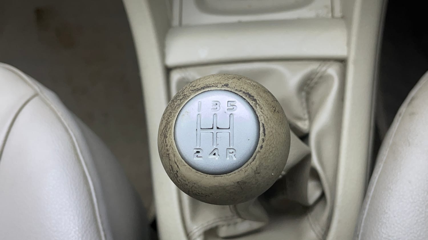 Used 2015 Maruti Suzuki Ertiga ZDI SHVS Diesel Manual interior GEAR  KNOB VIEW