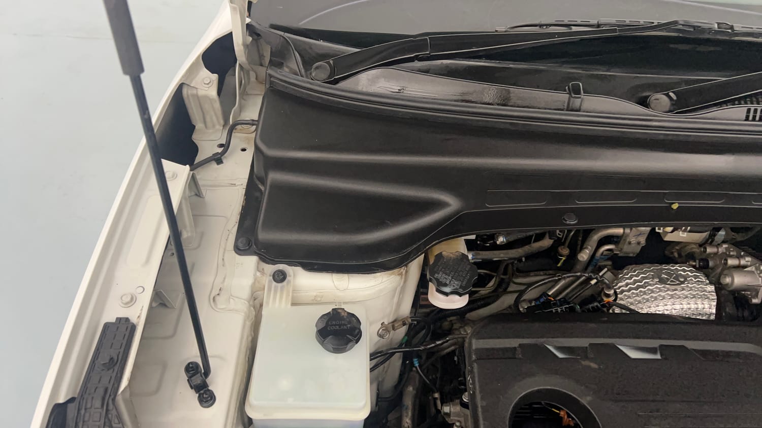 Used 2022 Hyundai Creta EX 1.5 Diesel Diesel Manual engine ENGINE RIGHT SIDE HINGE & APRON VIEW
