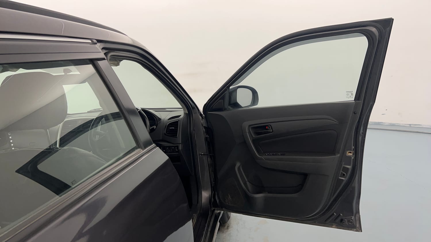 Used 2016 Maruti Suzuki Vitara Brezza [2016-2020] VDi Diesel Manual interior RIGHT FRONT DOOR OPEN VIEW