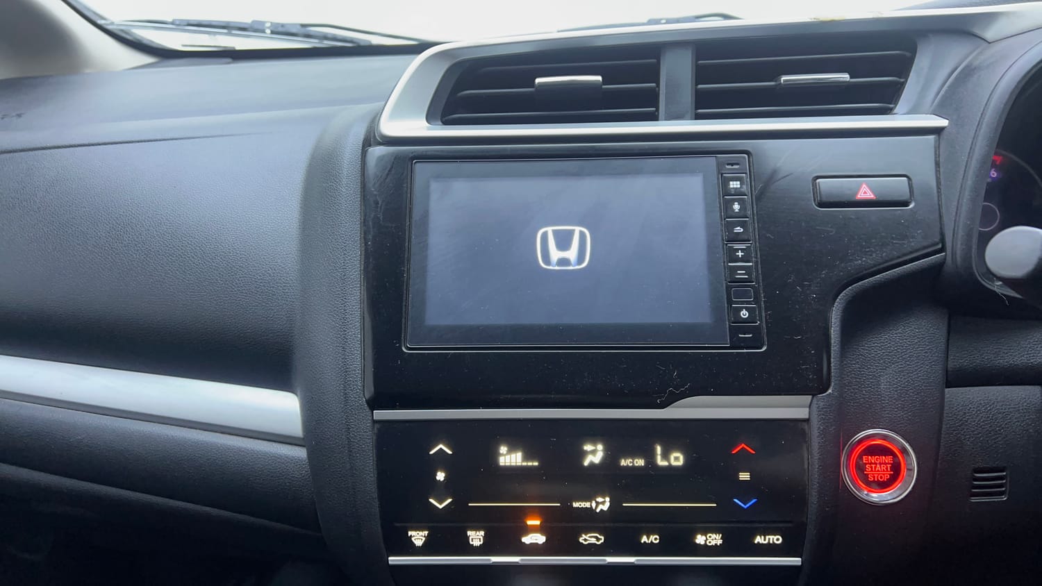 Used 2021 Honda WR-V VX MT Diesel Diesel Manual interior MUSIC SYSTEM & AC CONTROL VIEW