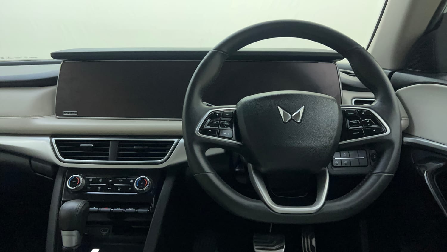 Used 2024 Mahindra XUV700 AX 7 Petrol AT 7 STR Petrol Automatic interior STEERING VIEW