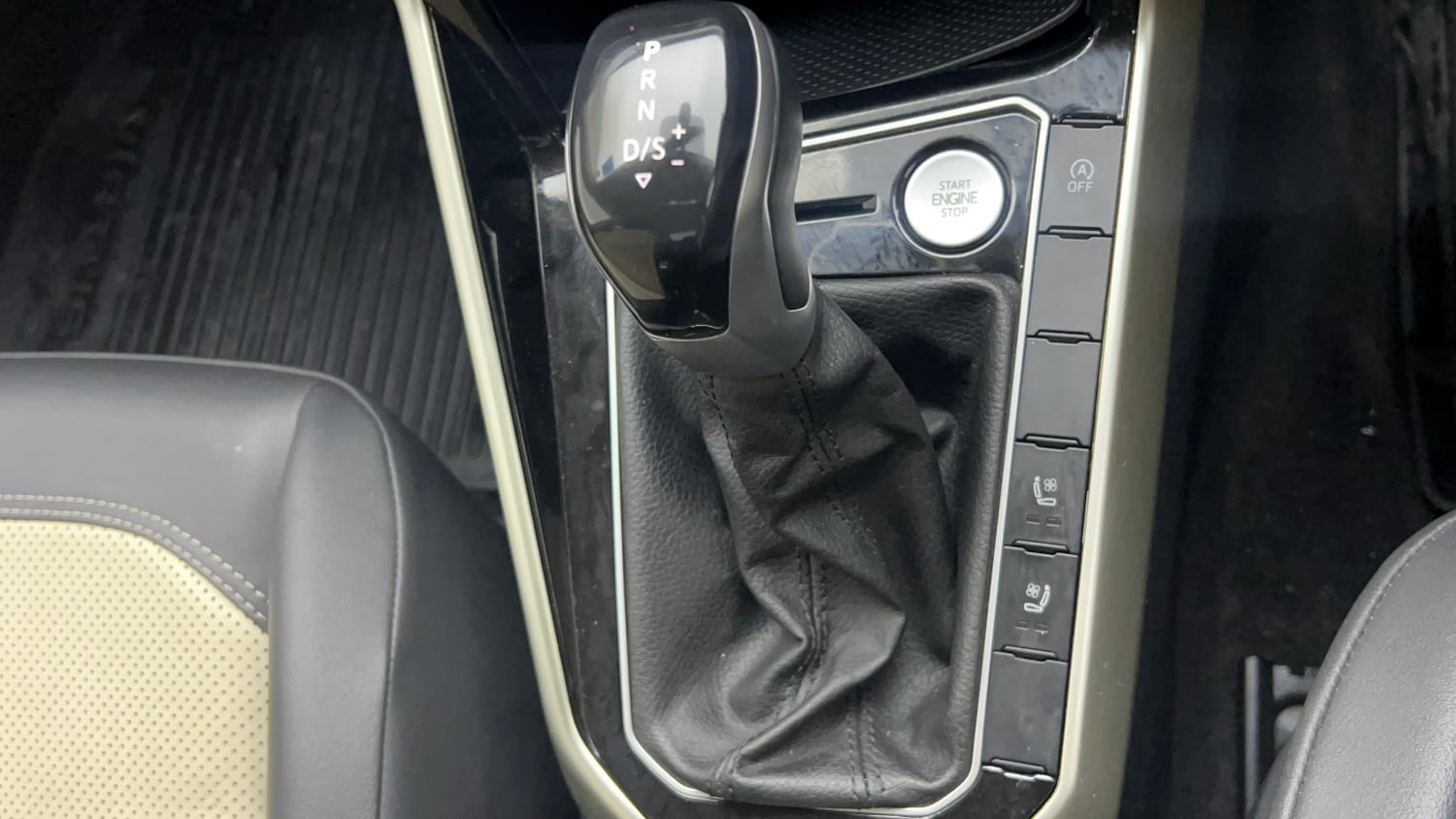 Used 2022 Volkswagen Virtus Topline 1.0 TSI AT Petrol Automatic interior GEAR  KNOB VIEW