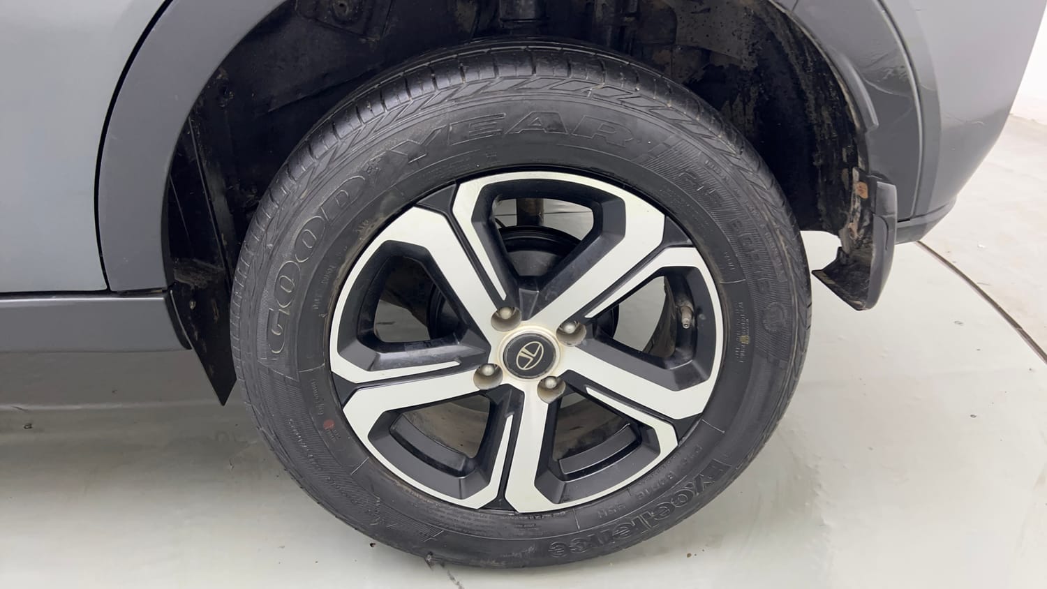 Used 2023 Tata Nexon XZA Plus Petrol Automatic tyres LEFT REAR TYRE RIM VIEW