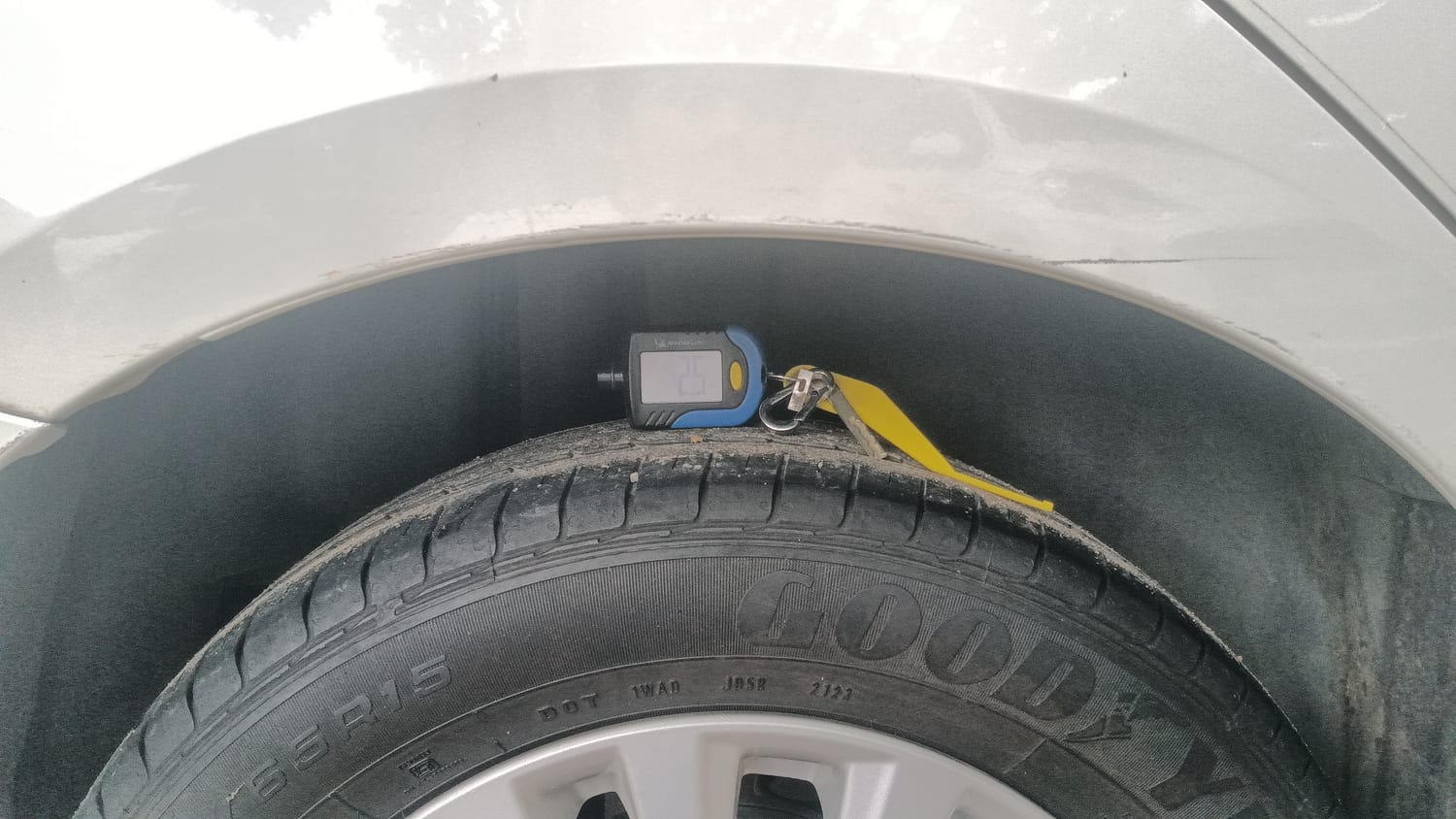 Used 2023 Maruti Suzuki Ciaz Zeta 1.5 Petrol Manual tyres RIGHT REAR TYRE TREAD VIEW