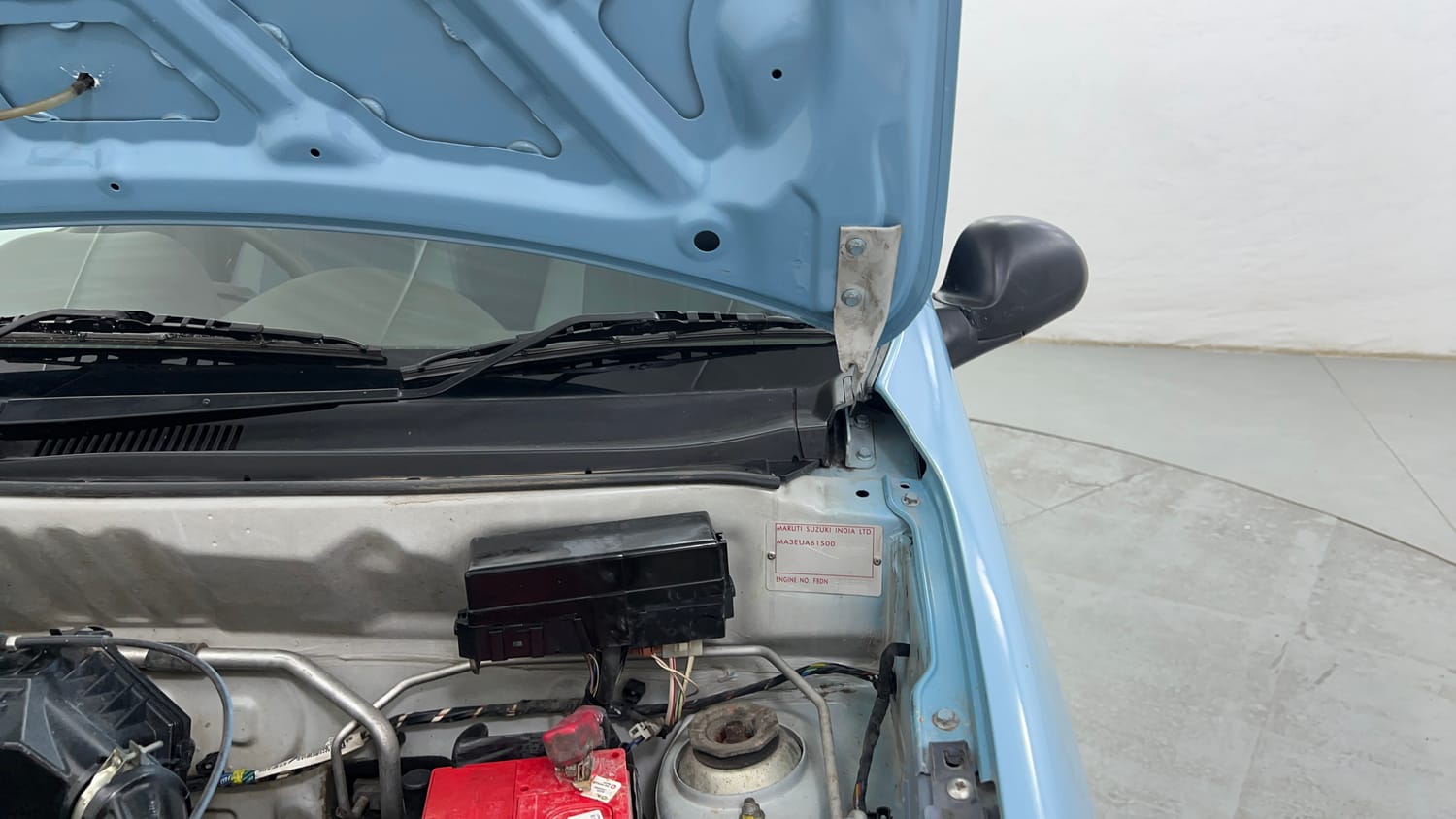Used 2015 Maruti Suzuki Alto 800 Lxi Petrol Manual engine ENGINE LEFT SIDE HINGE & APRON VIEW
