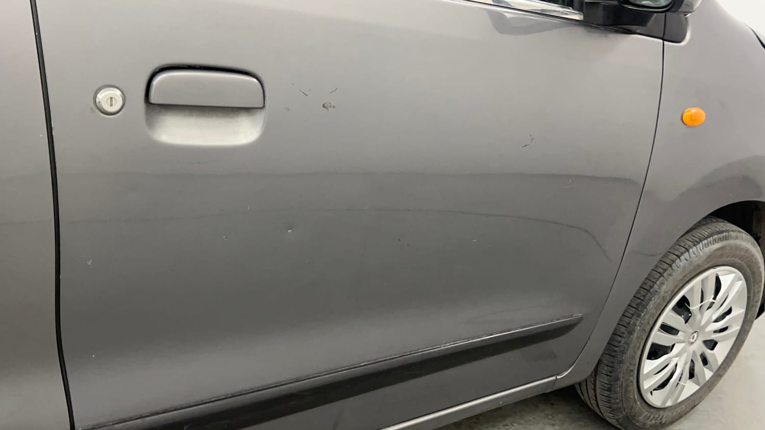 Used 2018 Maruti Suzuki Wagon R 1.0 VXI AMT Petrol Automatic dents MINOR SCRATCH