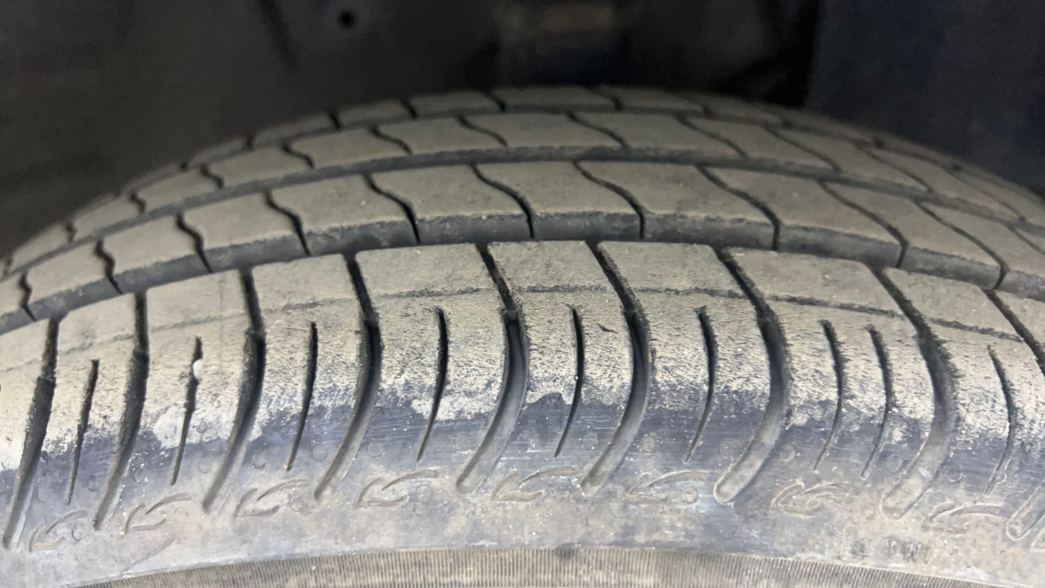 Used 2022 Maruti Suzuki Wagon R ZXI Plus 1.2 Petrol Manual tyres RIGHT FRONT TYRE TREAD VIEW