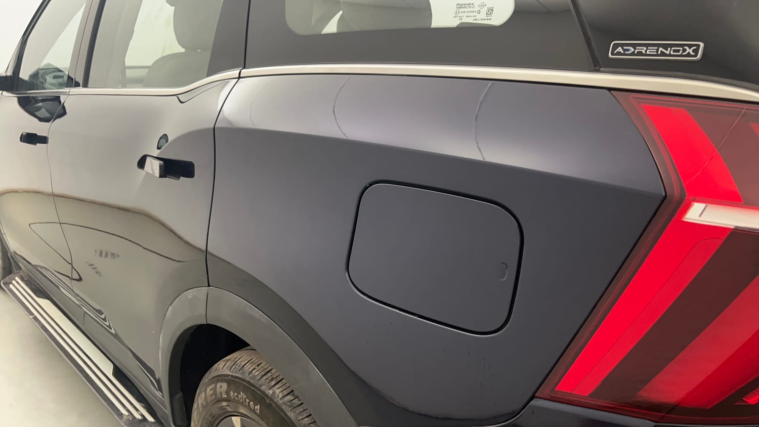 Used 2022 Mahindra XUV700 AX 7 Diesel AT AWD Luxury Pack 7 STR Diesel Automatic dents MINOR SCRATCH