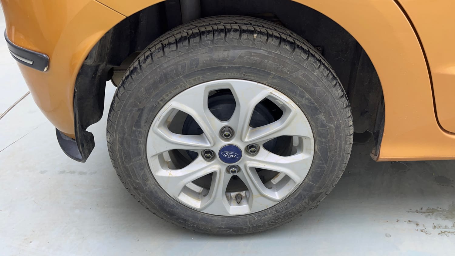 Used 2016 Ford Figo Titanium Plus 1.5 TDCi Diesel Manual tyres RIGHT REAR TYRE RIM VIEW