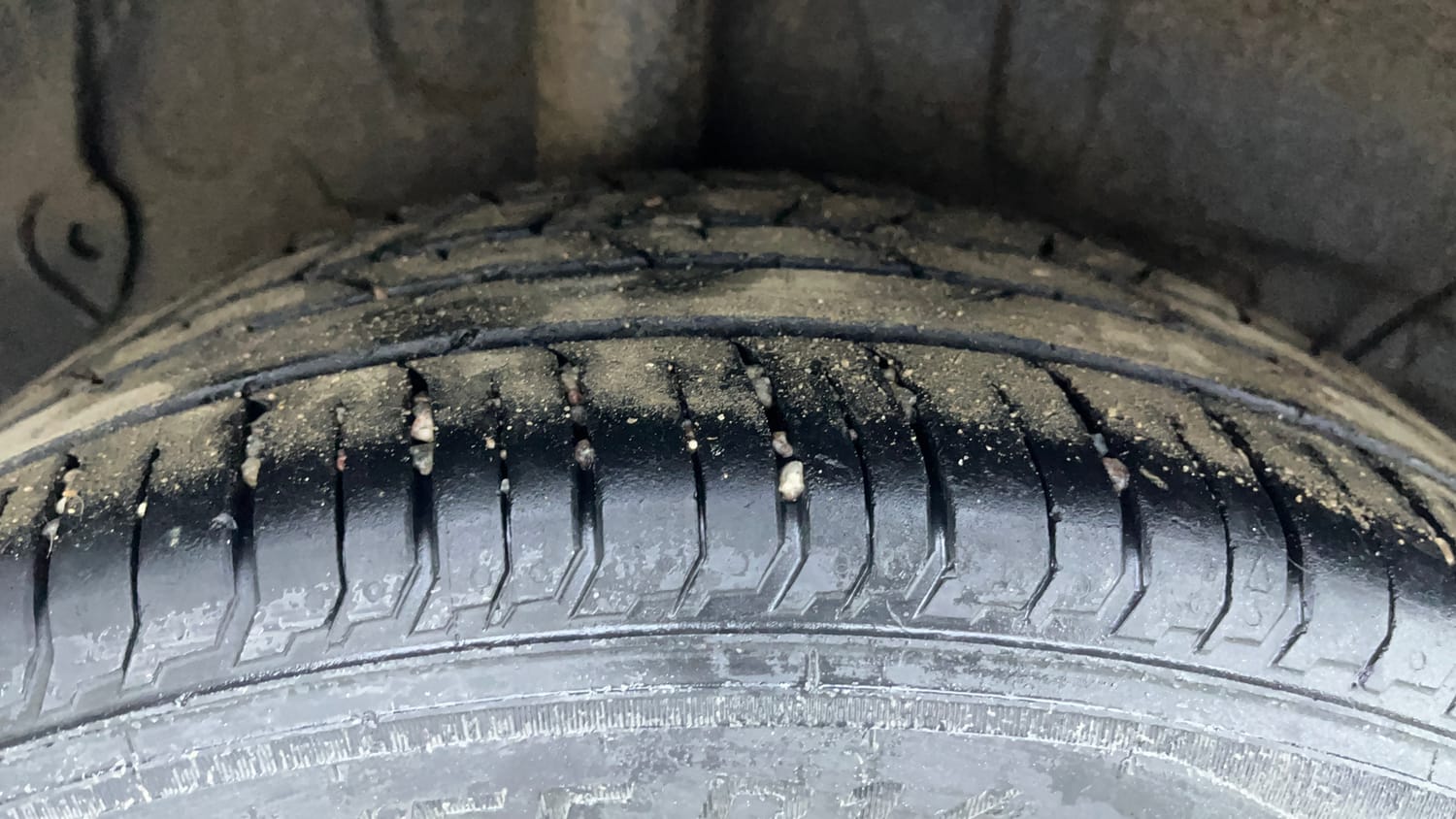 Used 2025 Hyundai New i20 Asta (O) 1.2 IVT Petrol Automatic tyres RIGHT REAR TYRE TREAD VIEW