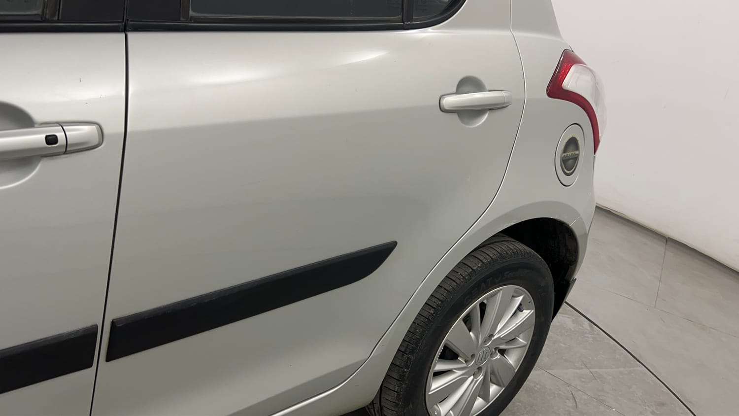 Used 2016 Maruti Suzuki Swift ZXi Petrol Manual dents MINOR SCRATCH