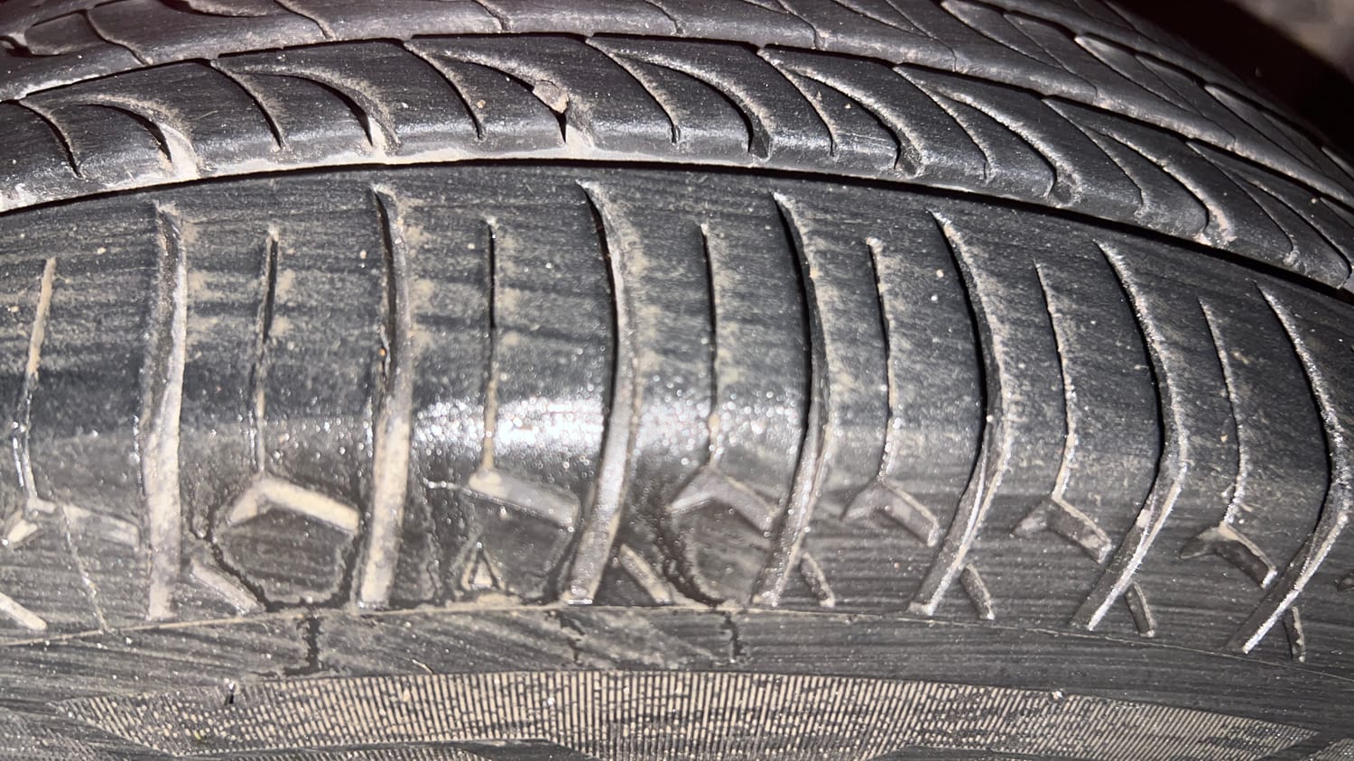 Used 2015 Maruti Suzuki Celerio VXi AMT Petrol Automatic tyres RIGHT FRONT TYRE TREAD VIEW