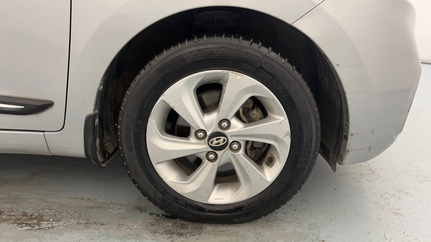 Used 2019 Hyundai Xcent SX Petrol Manual tyres RIGHT FRONT TYRE RIM VIEW