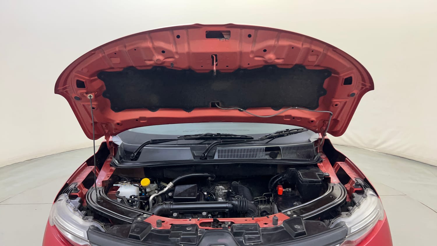 Used 2022 Renault Kiger RXT (O) MT Dual Tone Petrol Manual engine ENGINE & BONNET OPEN FRONT VIEW