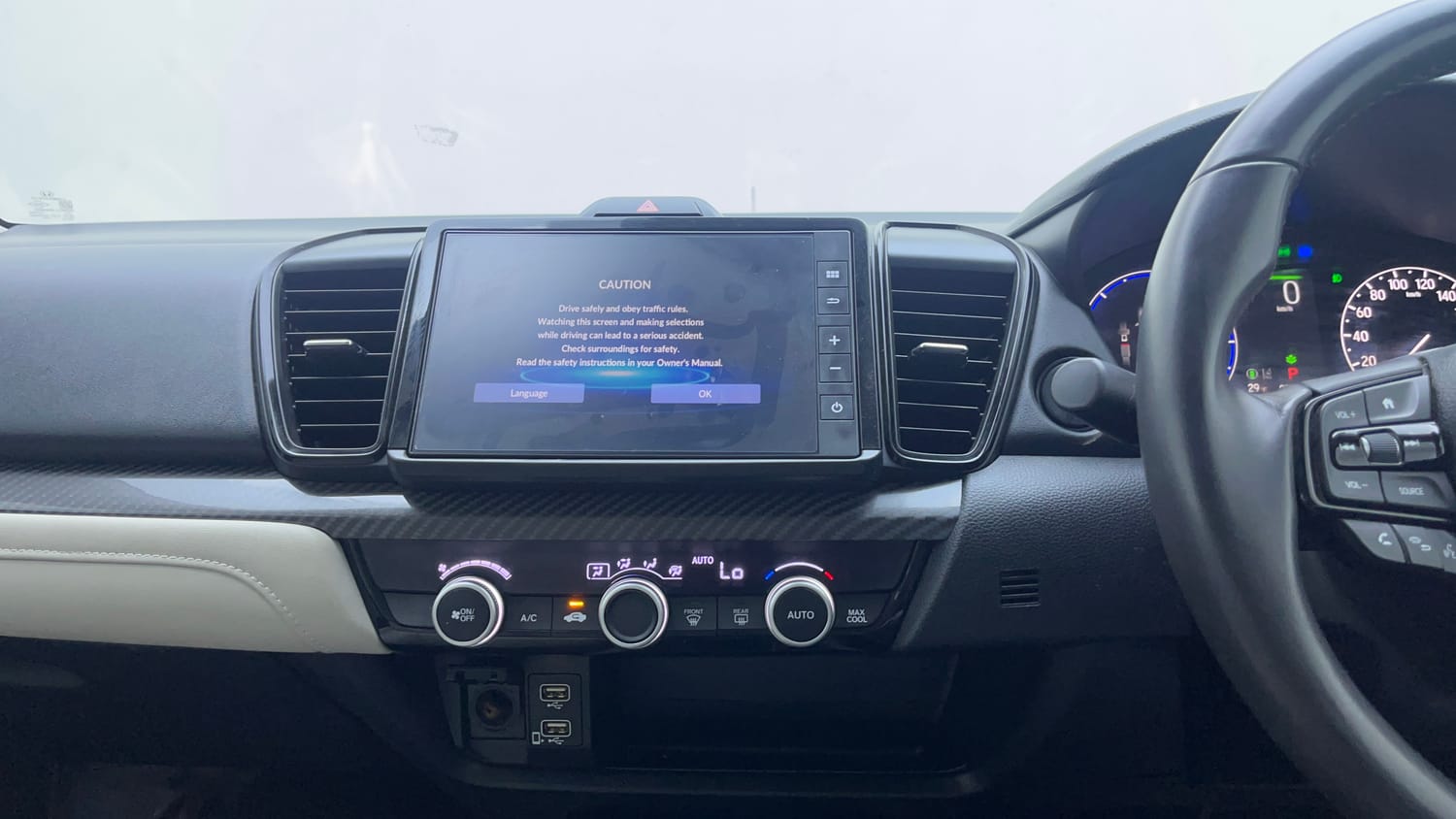 Used 2024 Honda City ZX Petrol CVT Hybrid Automatic interior MUSIC SYSTEM & AC CONTROL VIEW