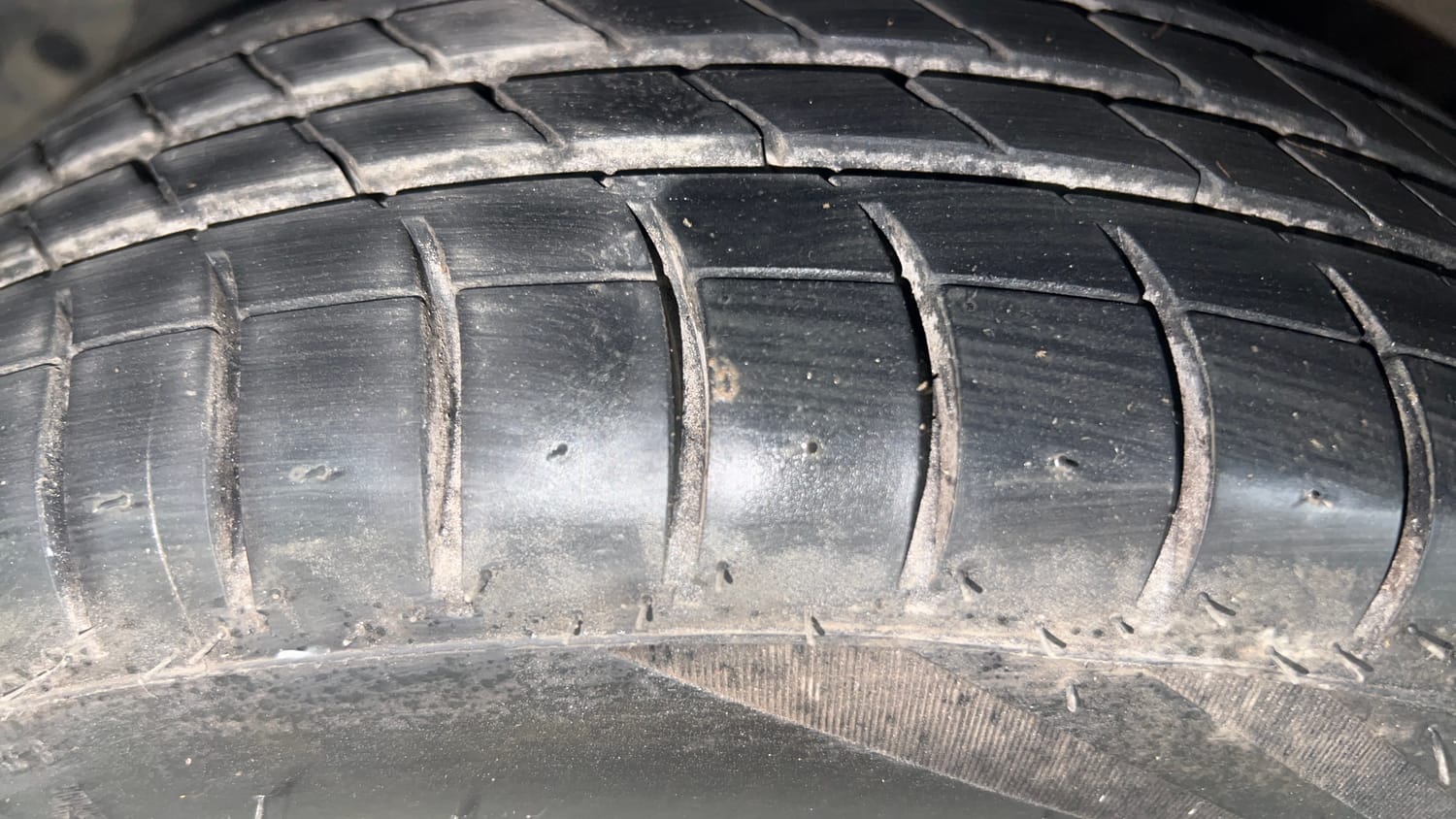 Used 2014 Hyundai Grand i10 Sportz 1.2 Kappa VTVT Petrol Manual tyres LEFT FRONT TYRE TREAD VIEW