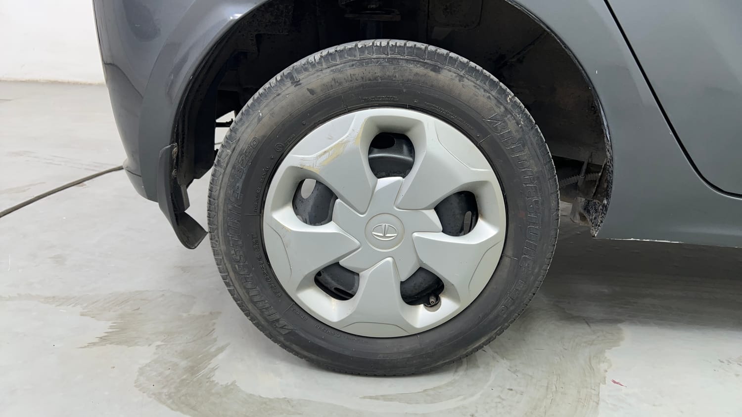 Used 2022 Tata Tiago XT CNG Cng Manual tyres RIGHT REAR TYRE RIM VIEW