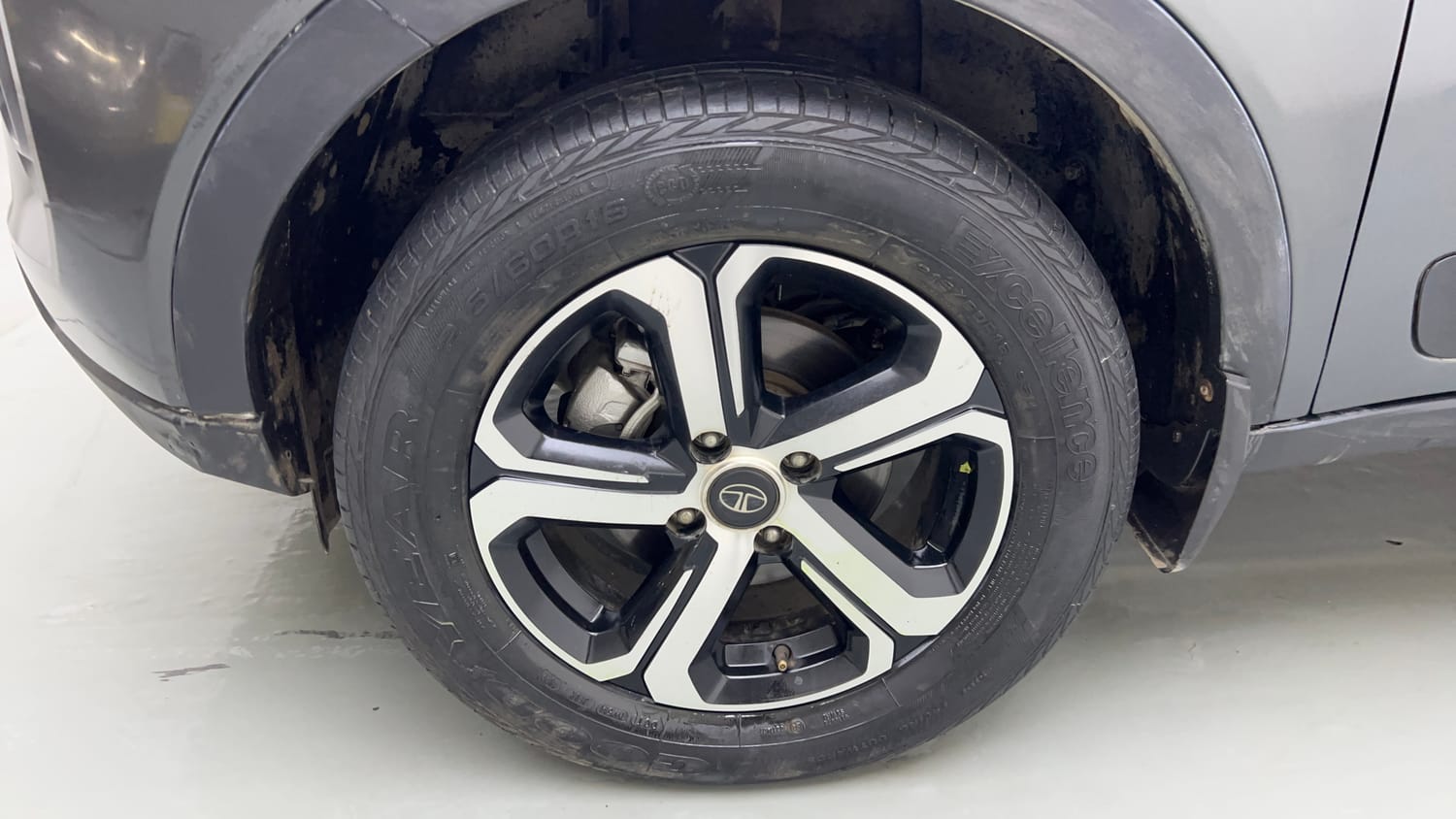 Used 2023 Tata Nexon XZA Plus Petrol Automatic tyres LEFT FRONT TYRE RIM VIEW