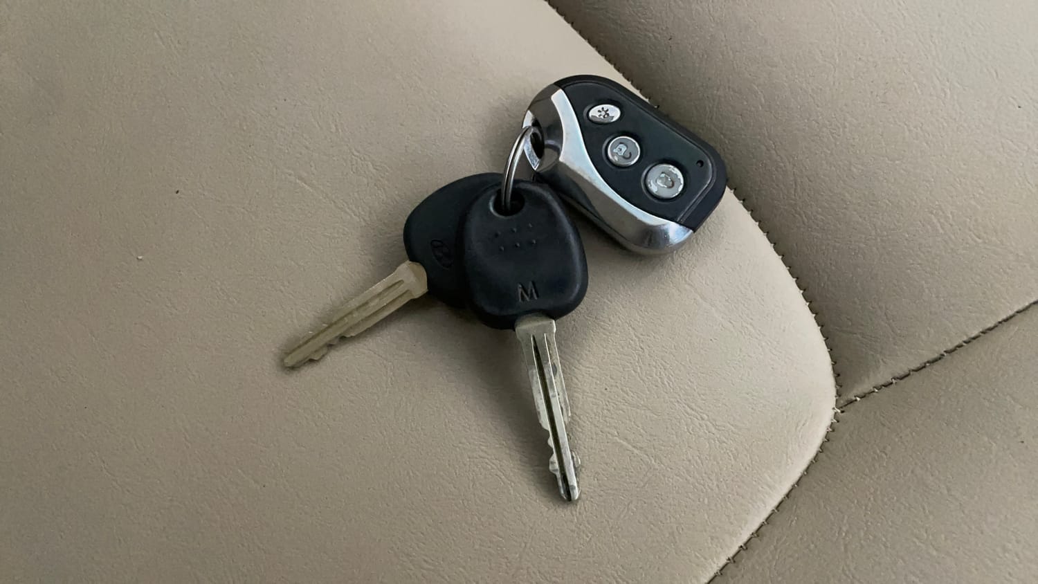 Used 2012 Hyundai i10 Sportz 1.2 AT Kappa2 Petrol Automatic extra CAR KEY VIEW