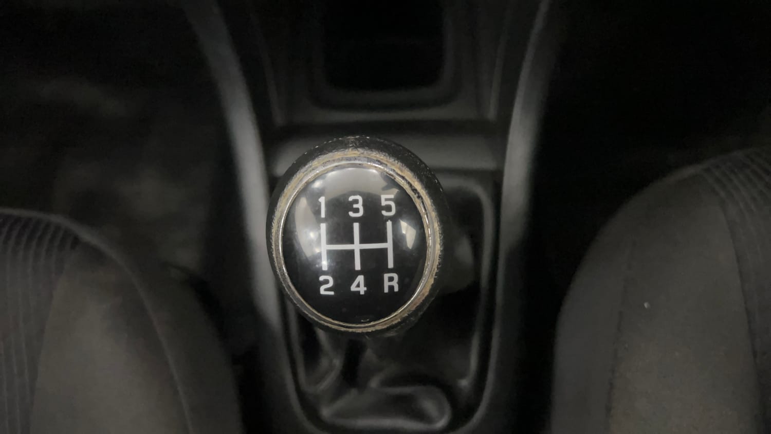 Used 2016 Maruti Suzuki Swift ZXi Petrol Manual interior GEAR  KNOB VIEW
