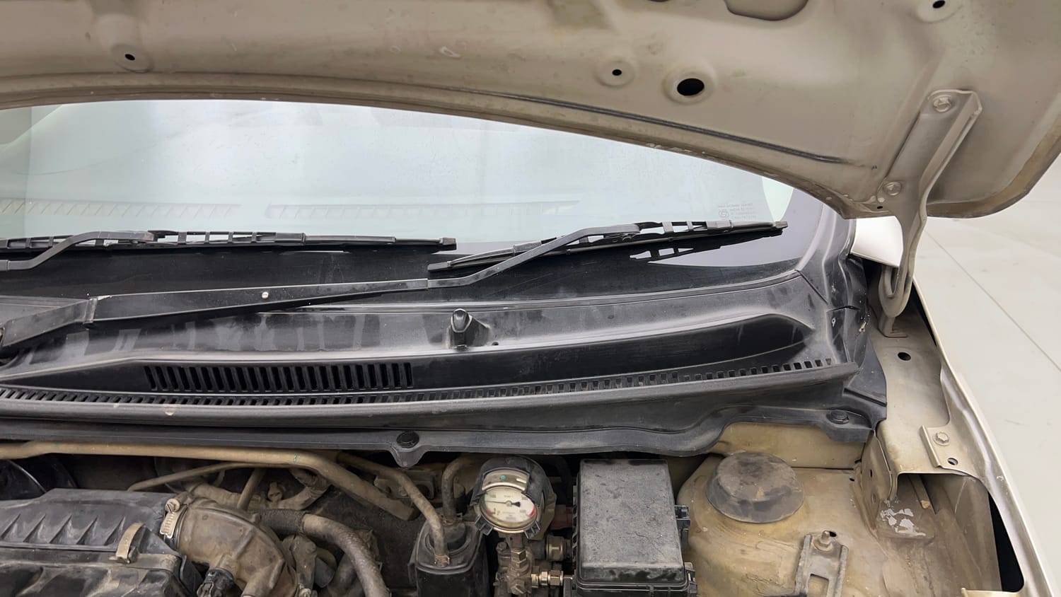 Used 2015 Maruti Suzuki Celerio VXi CNG Cng Manual engine ENGINE LEFT SIDE HINGE & APRON VIEW