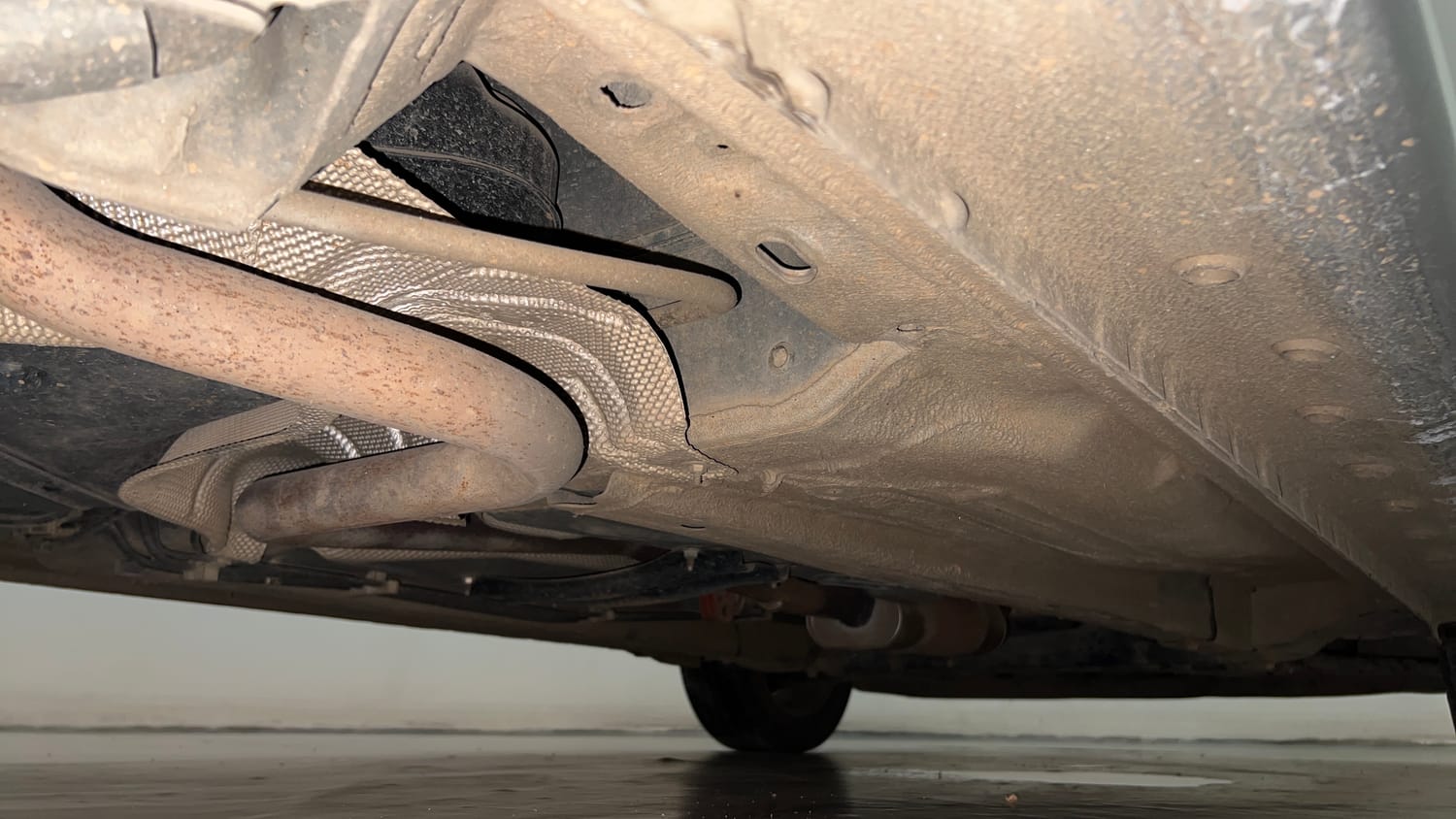 Used 2019 Ford Figo Titanium 1.2 Ti-VCT MT Petrol Manual extra REAR RIGHT UNDERBODY VIEW