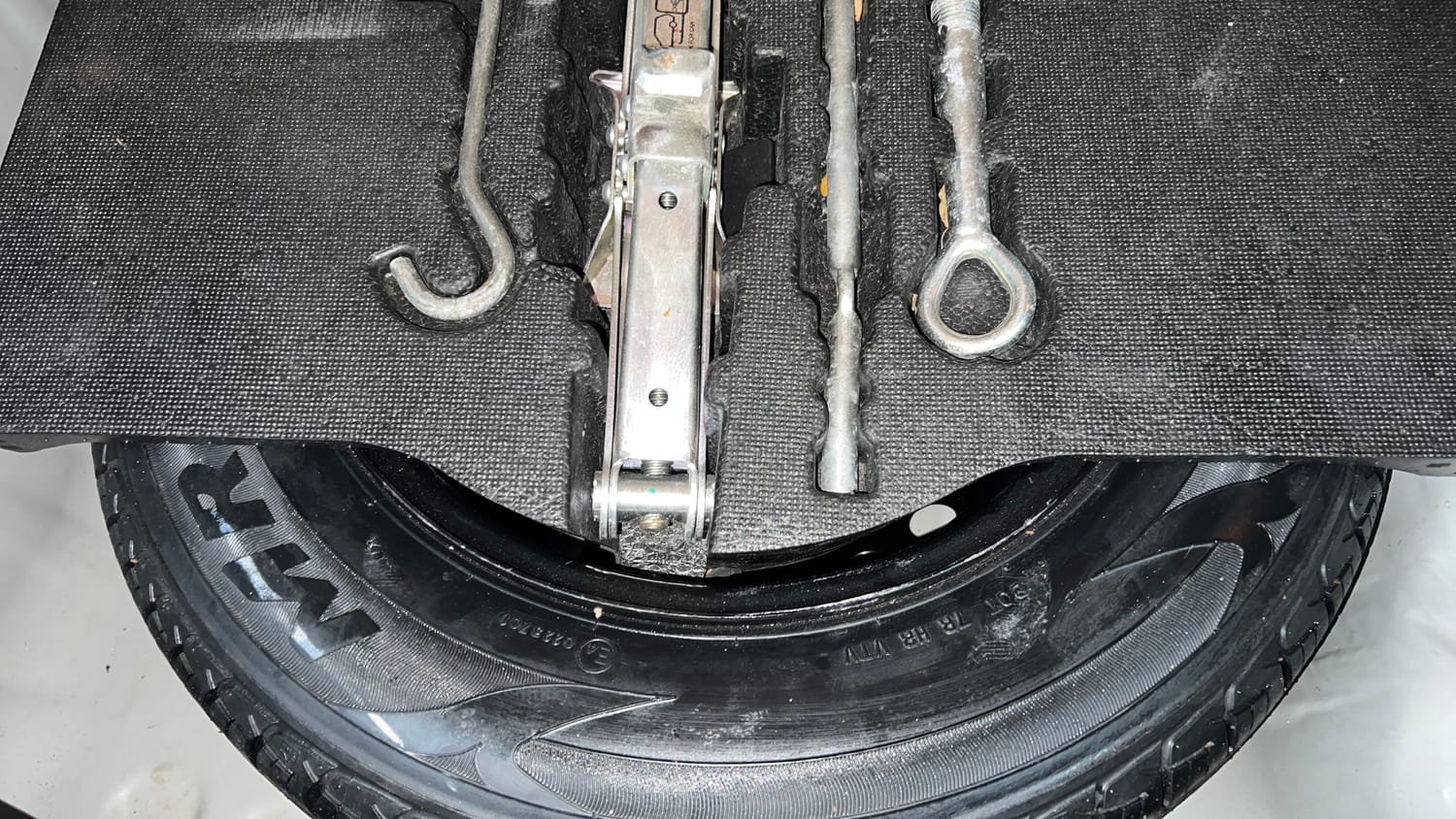 Used 2016 Honda Jazz V AT Petrol Petrol Automatic tyres SPARE TYRE VIEW