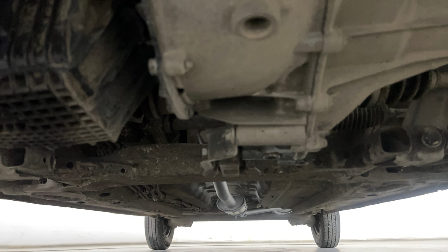 Used 2017 Renault Kwid RXT Petrol Manual extra FRONT LEFT UNDERBODY VIEW