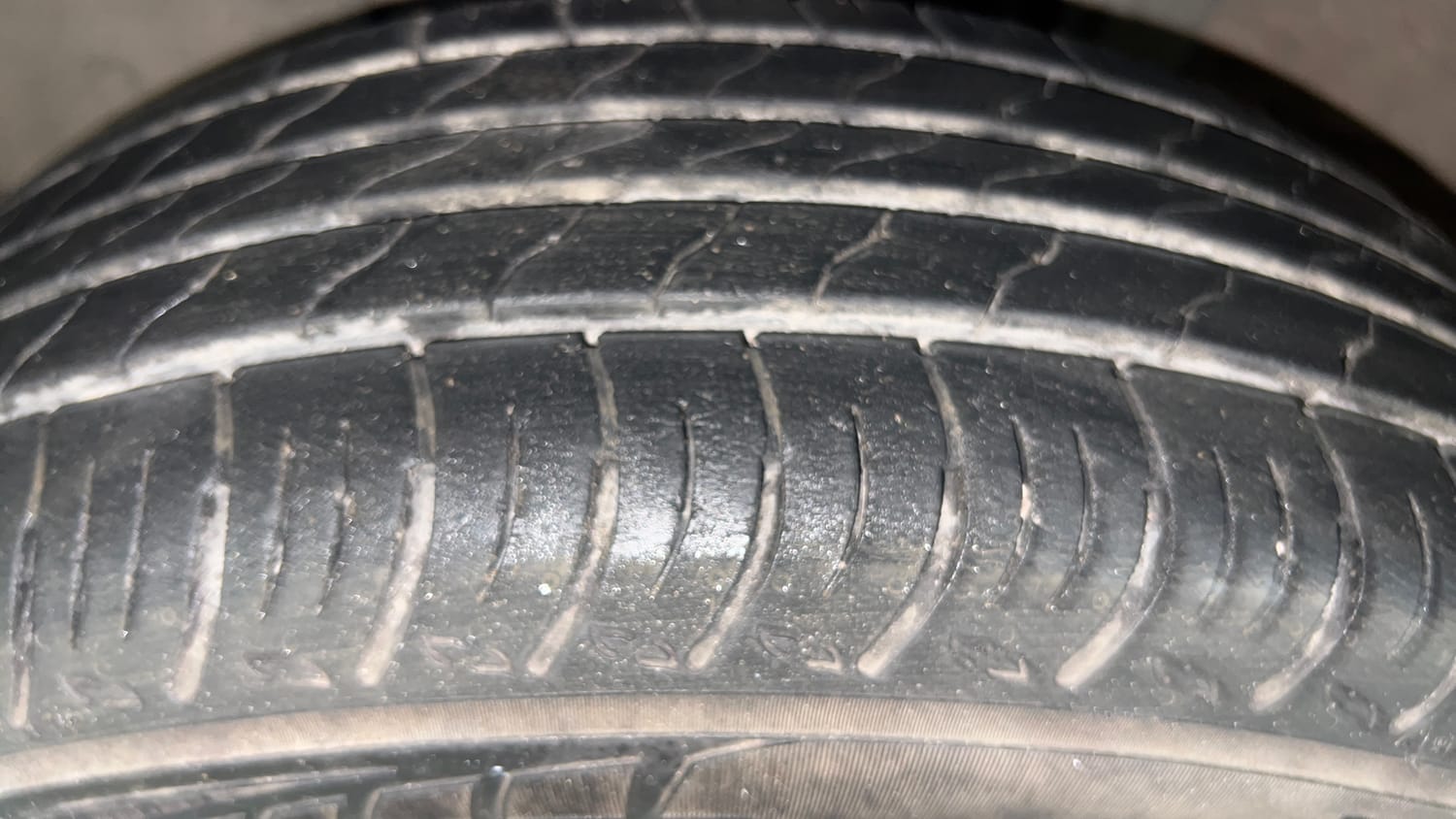 Used 2022 Renault Kiger RXT (O) MT Dual Tone Petrol Manual tyres LEFT FRONT TYRE TREAD VIEW