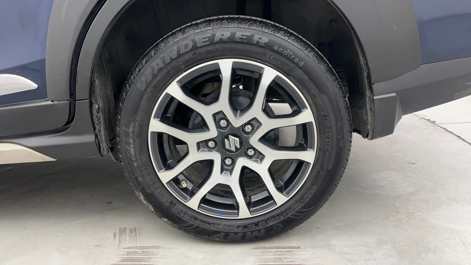 Used 2022 Maruti Suzuki XL6 Alpha Plus MT Petrol Petrol Manual tyres LEFT REAR TYRE RIM VIEW
