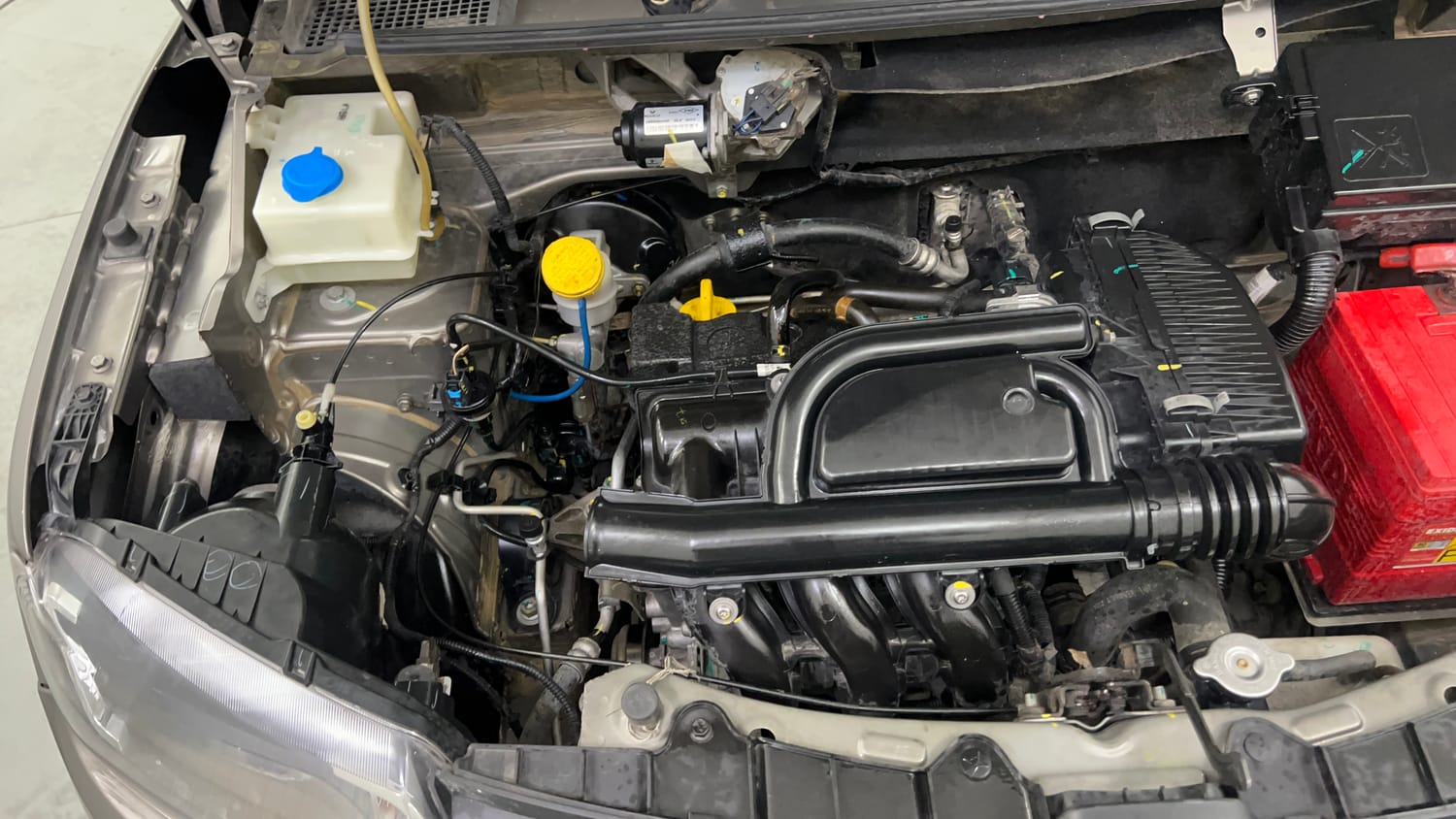 Used 2017 Renault Kwid RXT Petrol Manual engine ENGINE RIGHT SIDE VIEW