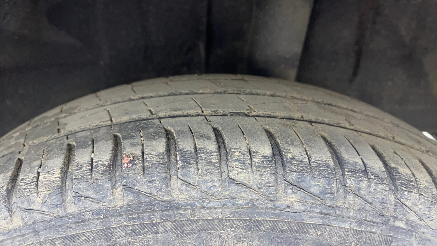 Used 2020 Renault Kwid RXT 1.0 AMT Opt Petrol Automatic tyres LEFT REAR TYRE TREAD VIEW