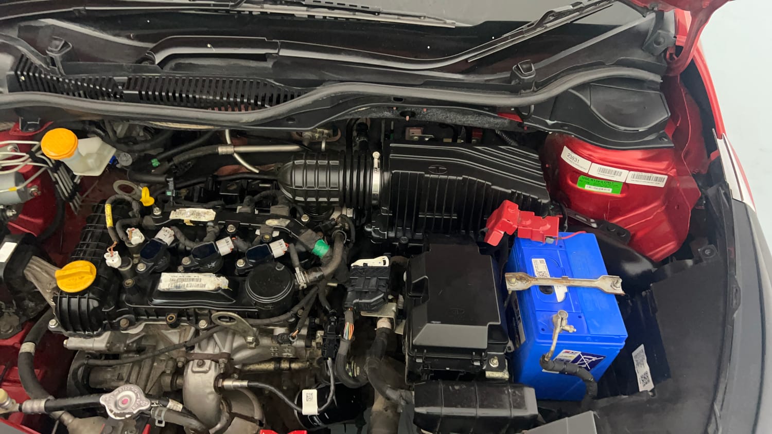 Used 2021 Tata Altroz XE Petrol Petrol Manual engine ENGINE LEFT SIDE VIEW