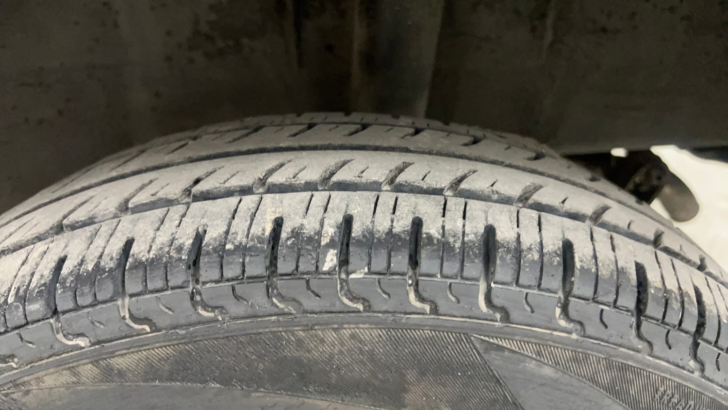 Used 2017 Renault Kwid RXT Petrol Manual tyres LEFT REAR TYRE TREAD VIEW