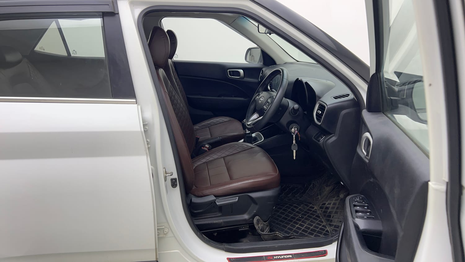 Used 2019 hyundai Venue SX 1.0 Turbo Petrol Petrol Manual interior RIGHT SIDE FRONT DOOR CABIN VIEW