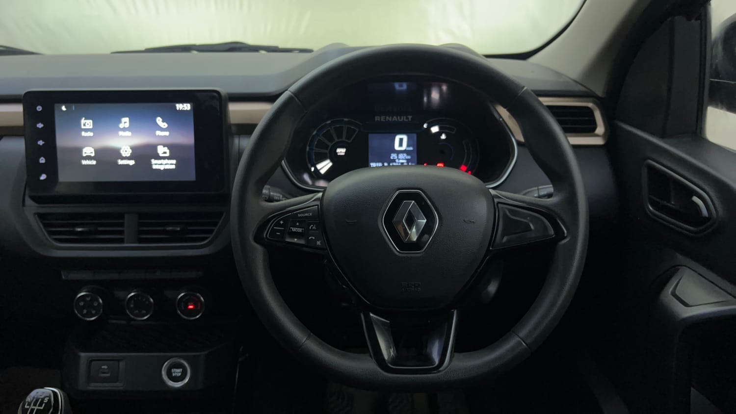 Used 2022 Renault Kiger RXT (O) MT Dual Tone Petrol Manual interior STEERING VIEW