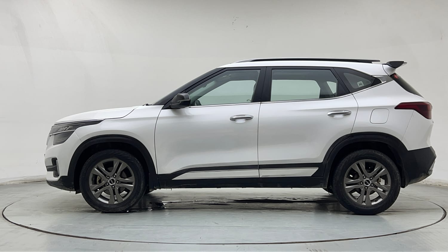 Used 2023 Kia Seltos HTX 1.5 Petrol Manual exterior LEFT SIDE VIEW