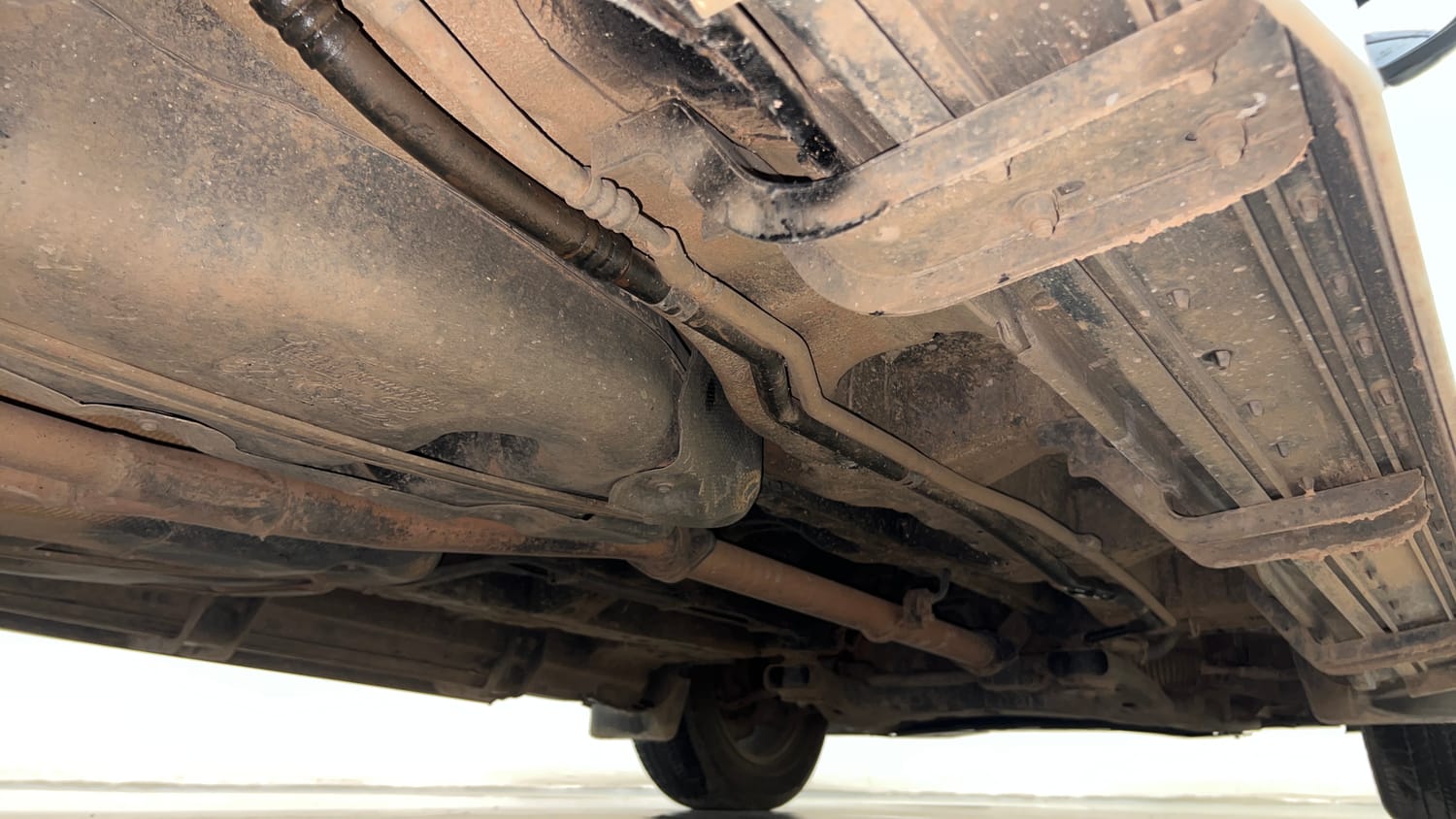 Used 2017 Mahindra XUV500 W10 Diesel Manual extra REAR RIGHT UNDERBODY VIEW