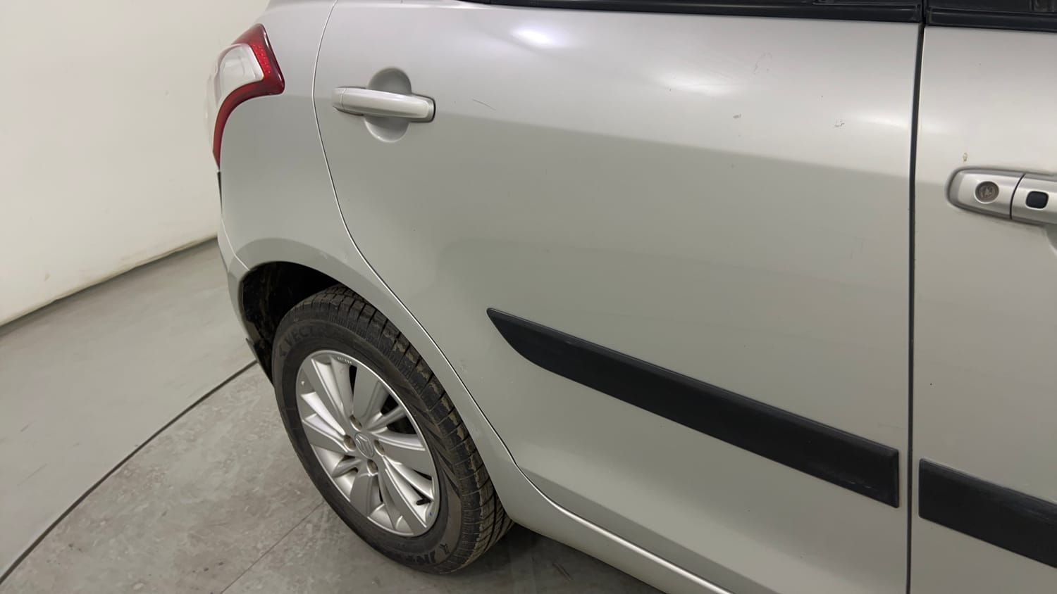 Used 2016 Maruti Suzuki Swift ZXi Petrol Manual dents MINOR SCRATCH