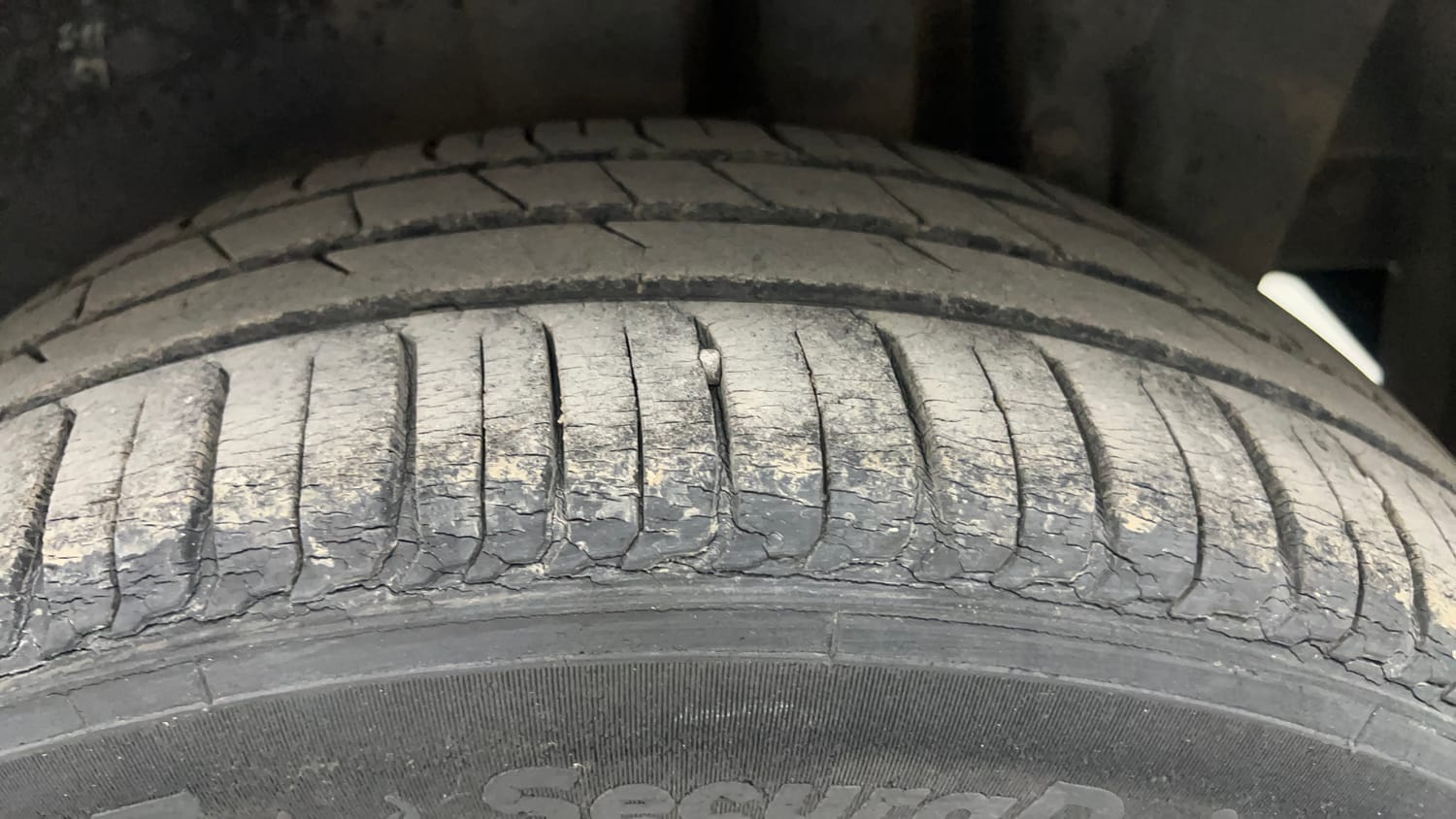 Used 2016 Maruti Suzuki Swift ZXi Petrol Manual tyres LEFT REAR TYRE TREAD VIEW