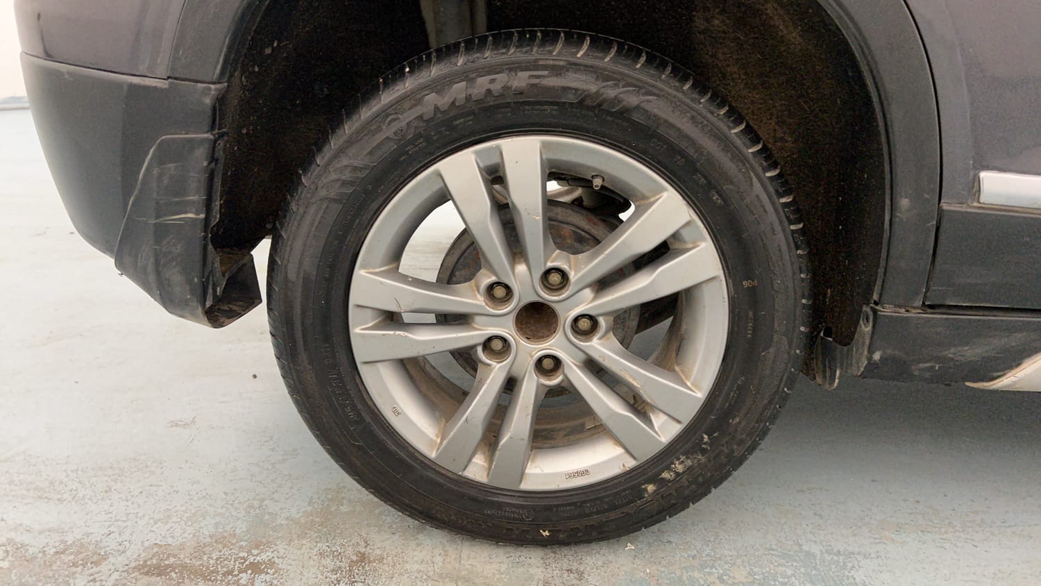 Used 2016 Maruti Suzuki Vitara Brezza [2016-2020] VDi Diesel Manual tyres RIGHT REAR TYRE RIM VIEW
