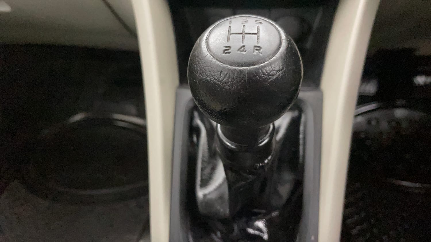Used 2016 Maruti Suzuki Celerio VXi Petrol Manual interior GEAR  KNOB VIEW