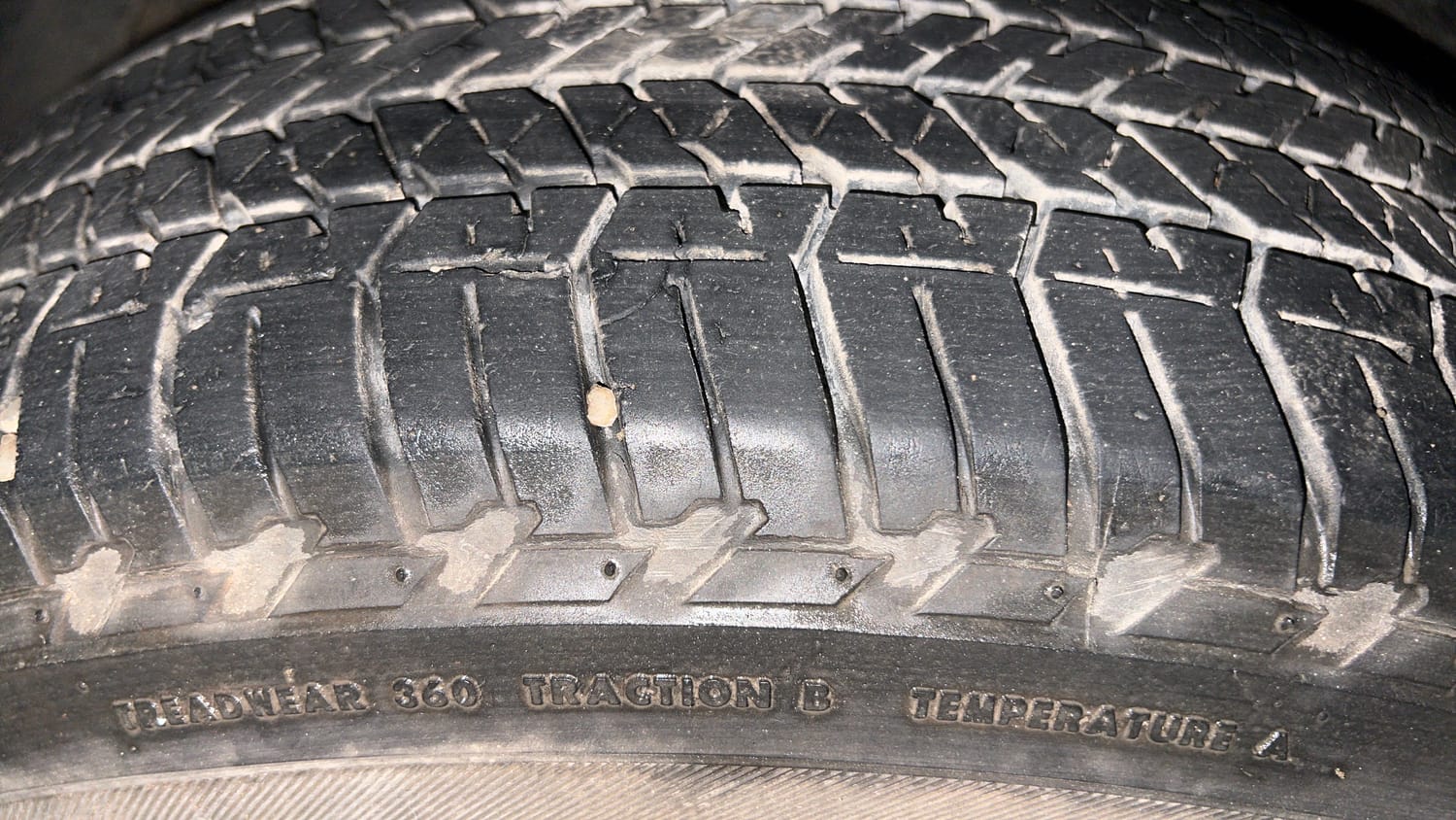 Used 2017 Mahindra XUV500 W10 Diesel Manual tyres LEFT FRONT TYRE TREAD VIEW
