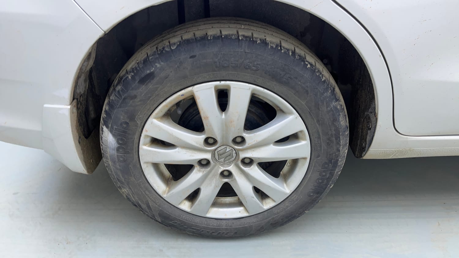 Used 2015 Maruti Suzuki Ertiga ZDI SHVS Diesel Manual tyres RIGHT REAR TYRE RIM VIEW