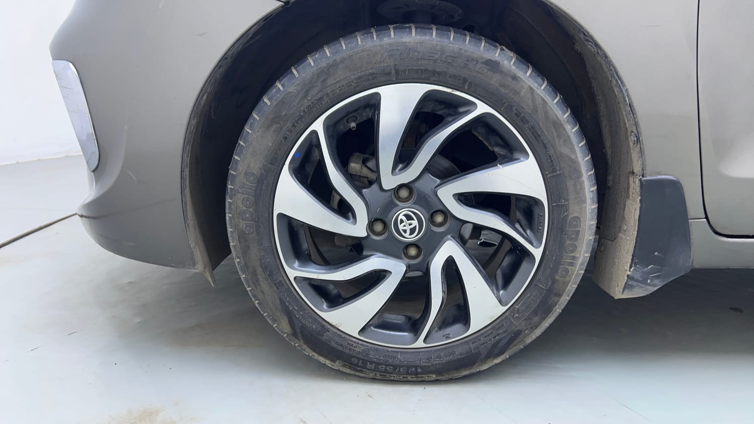 Used 2021 Toyota Glanza V CVT Petrol Automatic tyres LEFT FRONT TYRE RIM VIEW